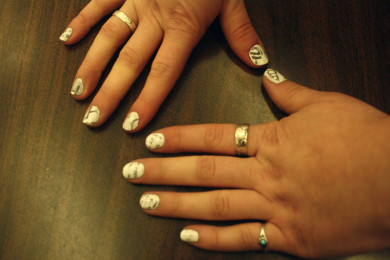 How to: Newspaper Nails