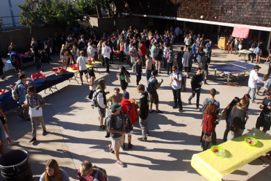 SDA Seniors enjoy their homeroom by participating in Senior Java, featuring ping pong tables, coffee, and bagels. 