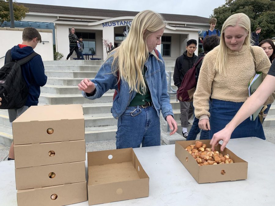 ASB President Amelia Kaiser and other ASB students passed out donut holes in front of the Mustang Commons today during lunch.