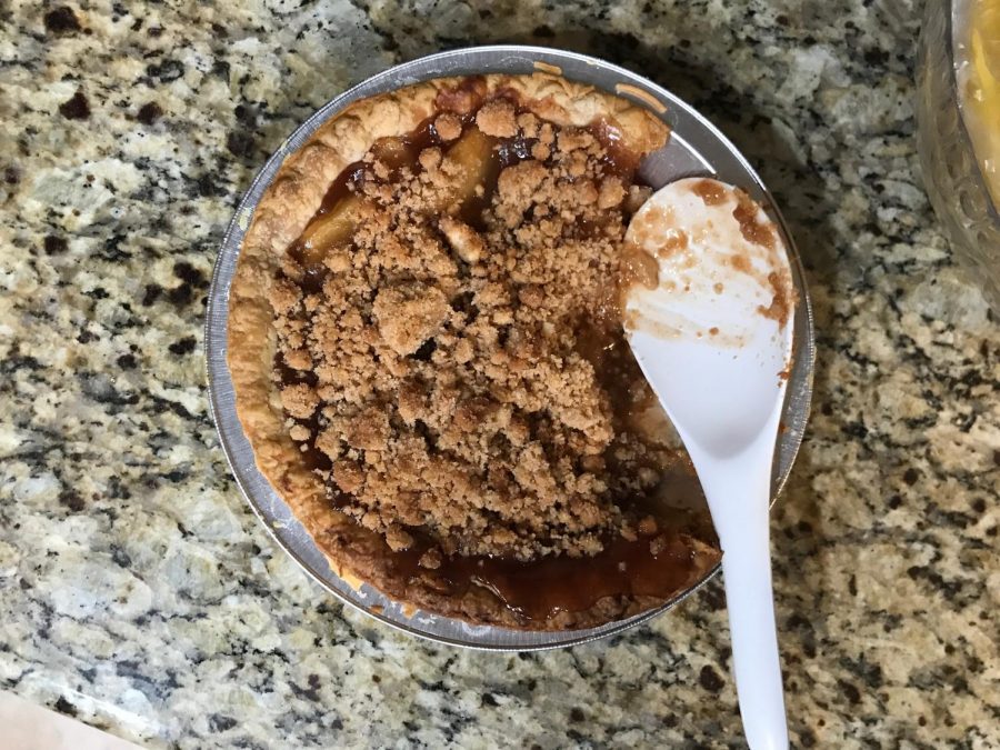 Senior Taylor Lee baked apple pie 