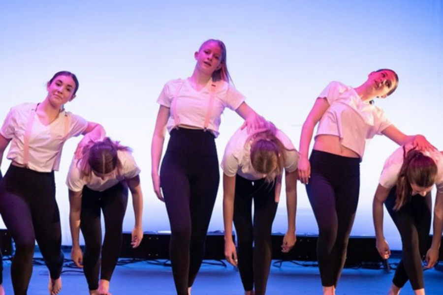 From left to right: Junior Serena Herold, College freshman Lily Teisher and Sophomore Layla Curley perform Anthony Rodriguez’s piece at the SDA Dance Ensemble’s showcase Feb.7, 2020