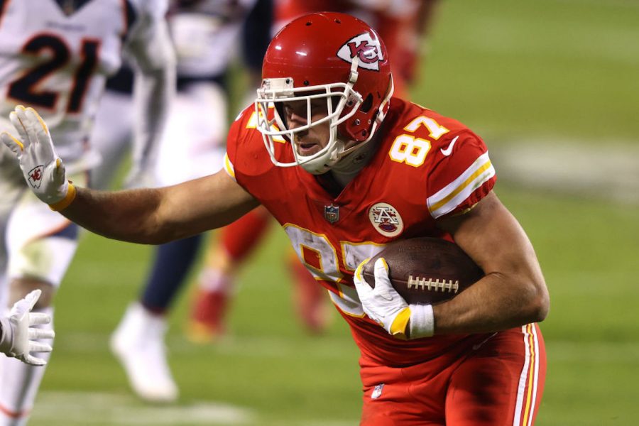 Travis+Kelce+%2387+of+the+Kansas+City+Chiefs+rushes+during+the+second+quarter+of+a+game+against+the+Denver+Broncos+at+Arrowhead+Stadium+on+Dec.+06%2C+2020+in+Kansas+City%2C+Missouri