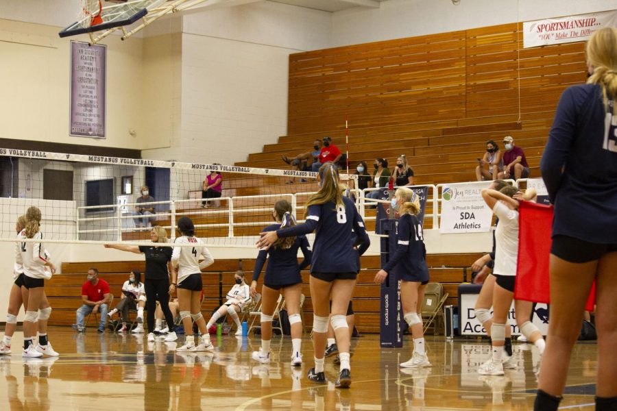 Girls volleyball prepares for third set