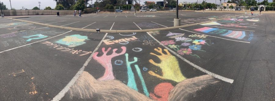 Some+of+the+chalk+art+created+by+seniors