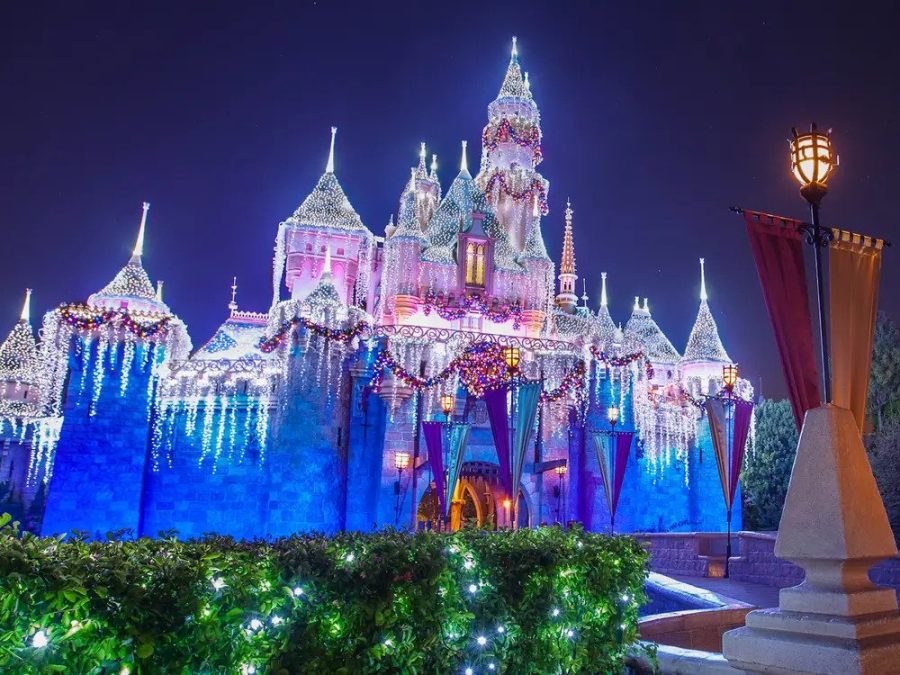 Disneyland+at+nighttime+