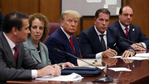 Trump at court (center) with his lawyers